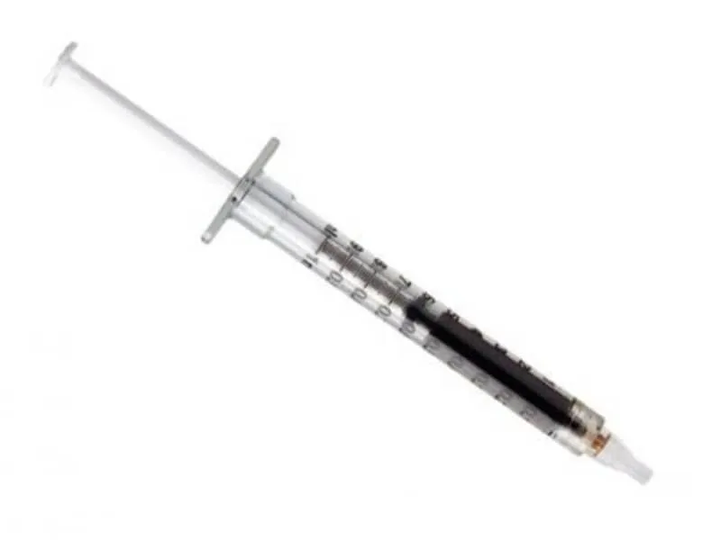 Oral syringe filled with dark cannabis oil, the way RSO is often packaged
